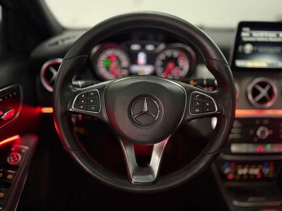 MERCEDES-BENZ-GLA 200-2017