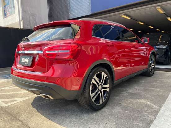 MERCEDES-BENZ-GLA 200-2015