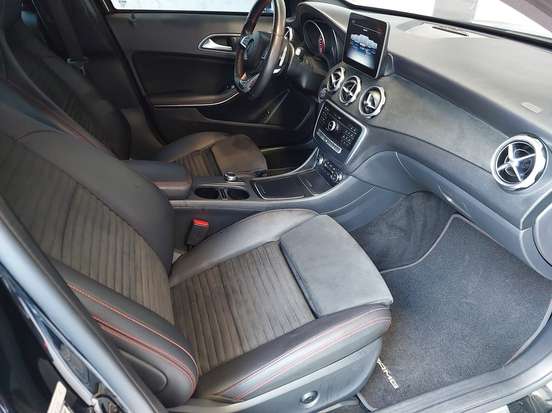 MERCEDES-BENZ-GLA 250-2020