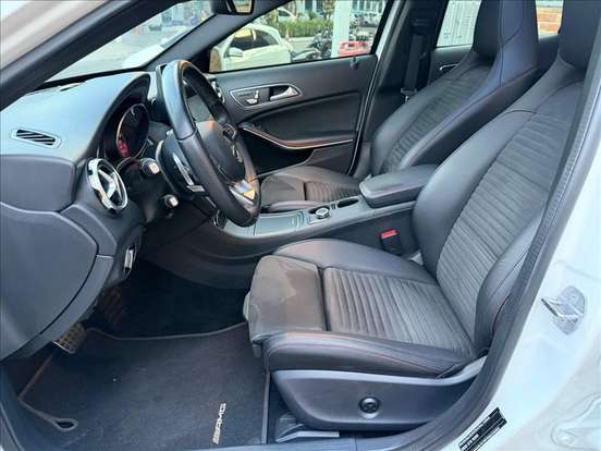 MERCEDES-BENZ-GLA 250-2018