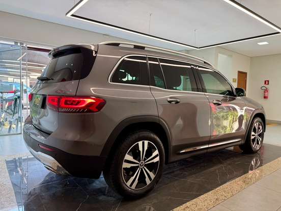 MERCEDES-BENZ-GLB 200-2021