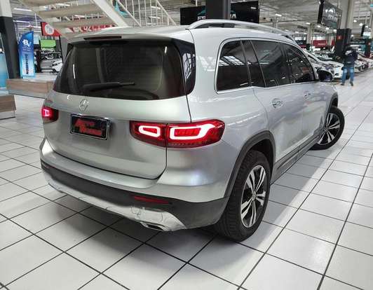 MERCEDES-BENZ-GLB 200-2021