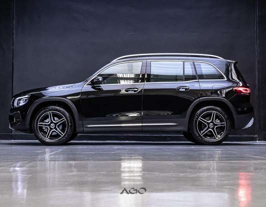MERCEDES-BENZ-GLB 200-2023