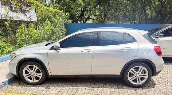 MERCEDES-BENZ GLA 200 1.6 CGI VISION 16V TURBO GASOLINA 4P AUTOMÁTICO