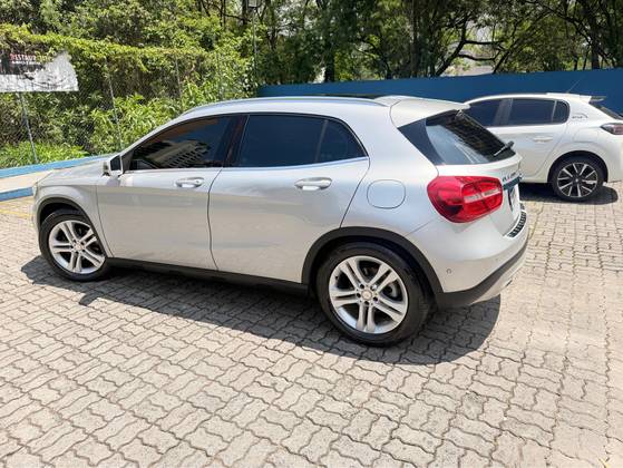 MERCEDES-BENZ GLA 200 1.6 CGI VISION 16V TURBO GASOLINA 4P AUTOMÁTICO