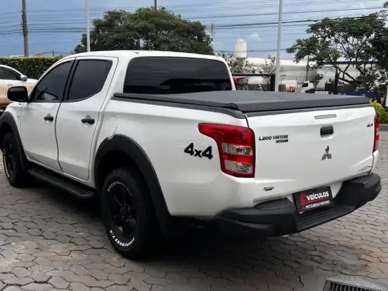 MITSUBISHI-L200 TRITON-2.4 16V TURBO DIESEL OUTDOOR GLS CD 4X4 AUTOMÁTICO MITSUBISHI-L200 TRITON-2021