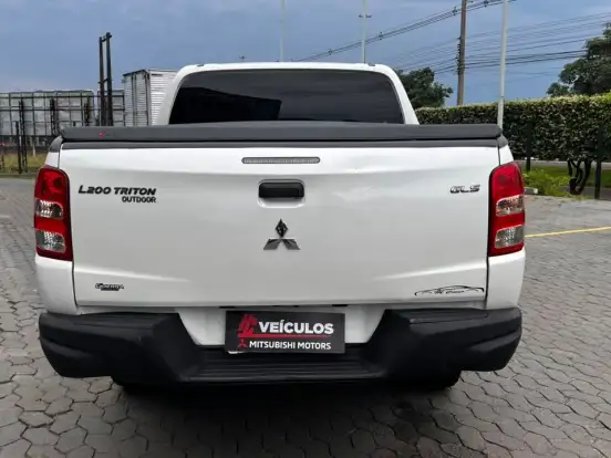 MITSUBISHI-L200 TRITON-2.4 16V TURBO DIESEL OUTDOOR GLS CD 4X4 AUTOMÁTICO MITSUBISHI-L200 TRITON-2021