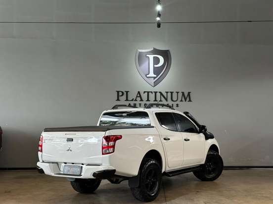 MITSUBISHI-L200 TRITON-2.4 16V TURBO DIESEL OUTDOOR GLX CD 4X4 MANUAL MITSUBISHI-L200 TRITON-2022