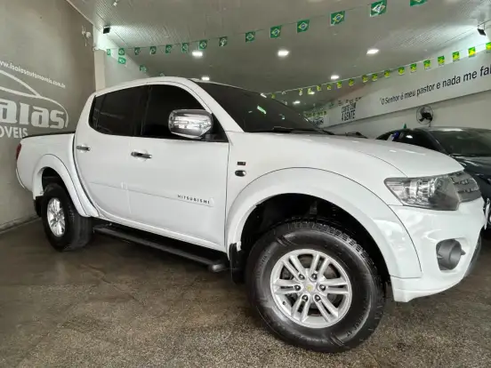MITSUBISHI-L200 TRITON-3.2 HPE 4X4 CD 16V TURBO INTERCOOLER DIESEL 4P AUTOMÁTICO MITSUBISHI-L200 TRITON-2014