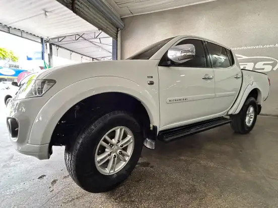 MITSUBISHI-L200 TRITON-3.2 HPE 4X4 CD 16V TURBO INTERCOOLER DIESEL 4P AUTOMÁTICO MITSUBISHI-L200 TRITON-2014