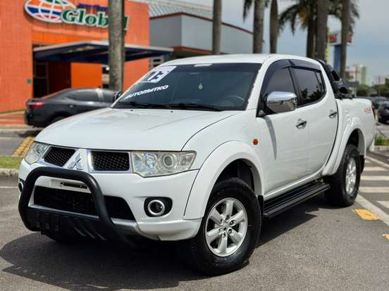 MITSUBISHI-L200 TRITON-3.5 HPE 4X4 CD V6 24V FLEX 4P AUTOMÁTICO MITSUBISHI-L200 TRITON-2013
