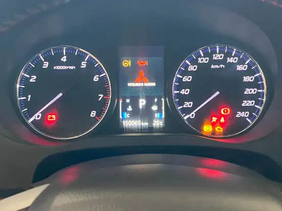 MITSUBISHI-OUTLANDER-2014