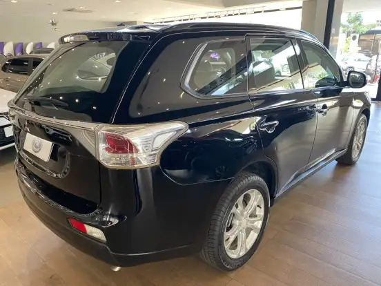 MITSUBISHI-OUTLANDER-2014