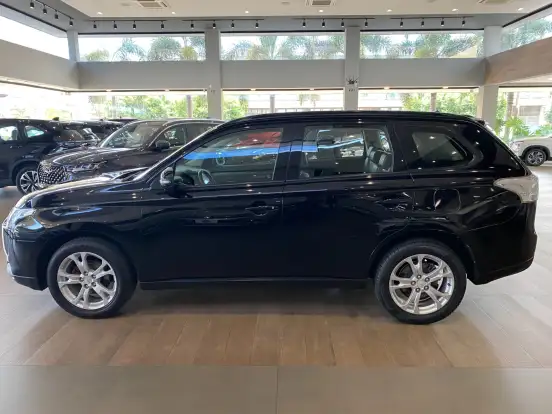 MITSUBISHI-OUTLANDER-2014