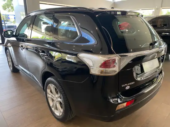 MITSUBISHI-OUTLANDER-2014