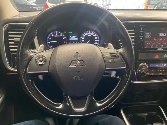 MITSUBISHI-OUTLANDER-2017