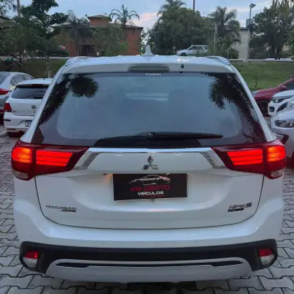 MITSUBISHI-OUTLANDER-2.2 MIVEC DI-D DIESEL HPE-S AWD AUTOMÁTICO MITSUBISHI-OUTLANDER-2018