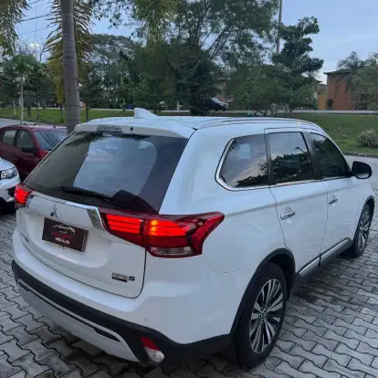 MITSUBISHI-OUTLANDER-2.2 MIVEC DI-D DIESEL HPE-S AWD AUTOMÁTICO MITSUBISHI-OUTLANDER-2018