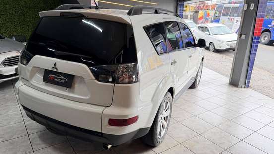 MITSUBISHI-OUTLANDER-2012