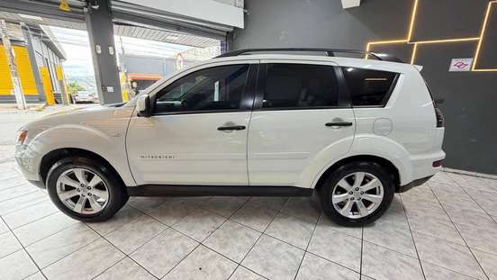 MITSUBISHI-OUTLANDER-2012