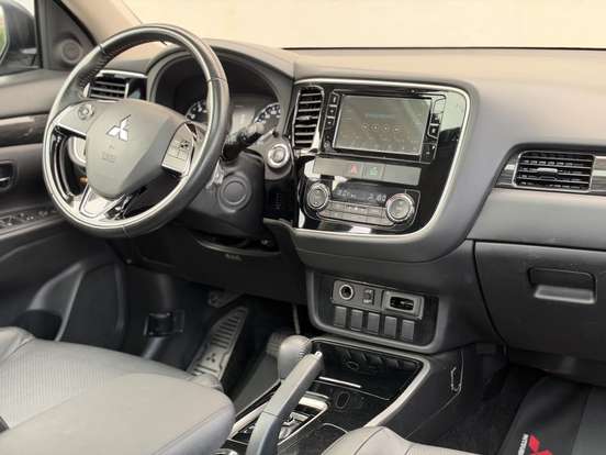 MITSUBISHI-OUTLANDER-2017