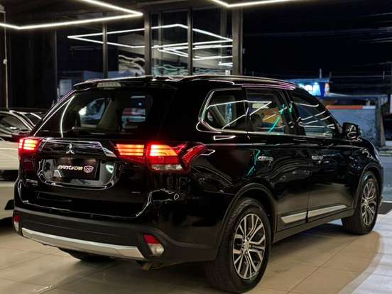 MITSUBISHI-OUTLANDER-2.2 4X4 16V DIESEL 4P AUTOMÁTICO MITSUBISHI-OUTLANDER-2015