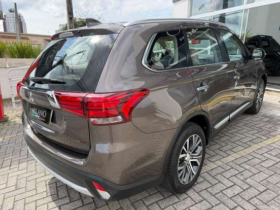 MITSUBISHI-OUTLANDER-2.2 4X4 16V DIESEL 4P AUTOMÁTICO MITSUBISHI-OUTLANDER-2018