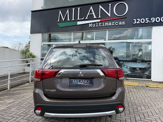 MITSUBISHI-OUTLANDER-2.2 4X4 16V DIESEL 4P AUTOMÁTICO MITSUBISHI-OUTLANDER-2018