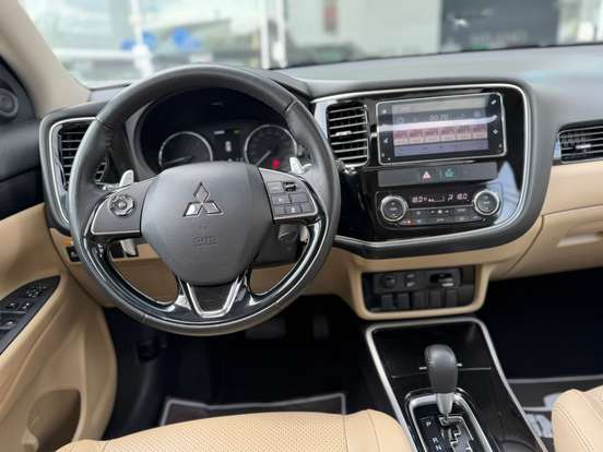MITSUBISHI-OUTLANDER-2018