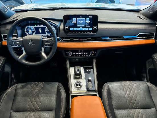 MITSUBISHI-OUTLANDER-2.4 PHEV SIGNATURE S-AWC DHT MITSUBISHI-OUTLANDER-2025