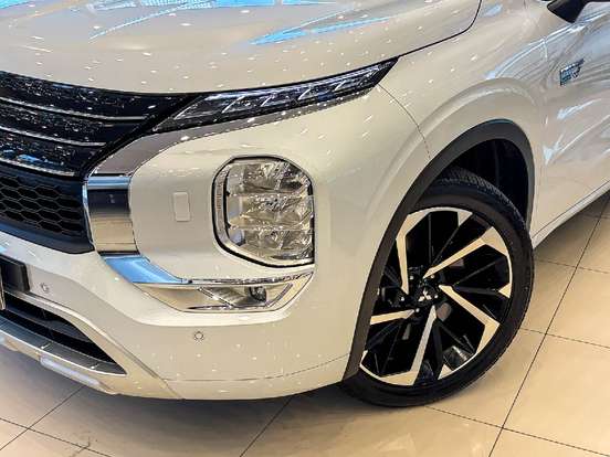 MITSUBISHI-OUTLANDER-2.4 PHEV SIGNATURE S-AWC DHT MITSUBISHI-OUTLANDER-2025