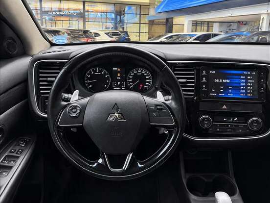 MITSUBISHI-OUTLANDER-3.0 GT 4X4 V6 24V GASOLINA 4P AUTOMÁTICO MITSUBISHI-OUTLANDER-2015