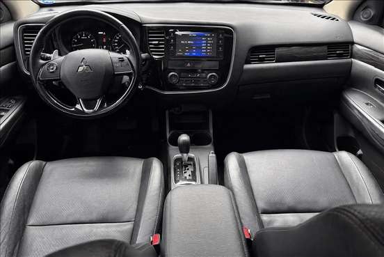 MITSUBISHI-OUTLANDER-2015