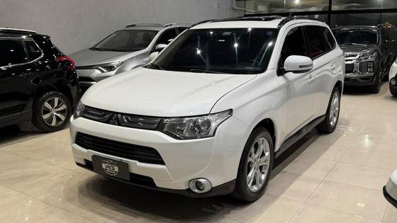 MITSUBISHI OUTLANDER 3.0 GT 4X4 V6 24V GASOLINA 4P AUTOMÁTICO