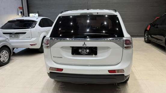 MITSUBISHI-OUTLANDER-2013