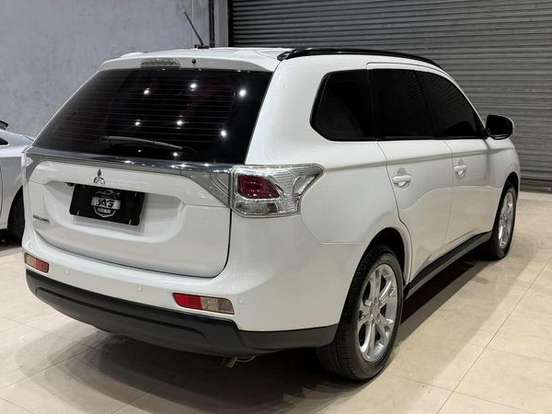 MITSUBISHI-OUTLANDER-3.0 GT 4X4 V6 24V GASOLINA 4P AUTOMÁTICO MITSUBISHI-OUTLANDER-2013