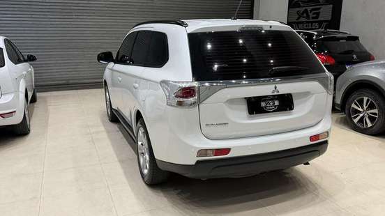 MITSUBISHI-OUTLANDER-2013
