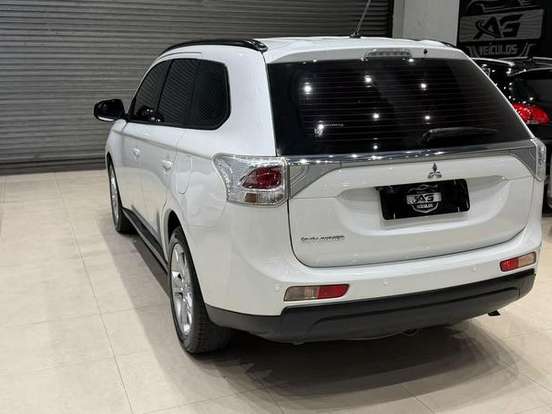 MITSUBISHI-OUTLANDER-3.0 GT 4X4 V6 24V GASOLINA 4P AUTOMÁTICO MITSUBISHI-OUTLANDER-2013
