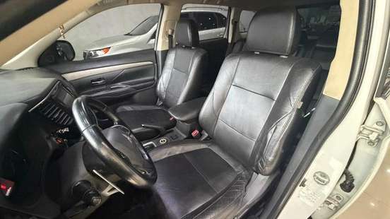 MITSUBISHI-OUTLANDER-2013