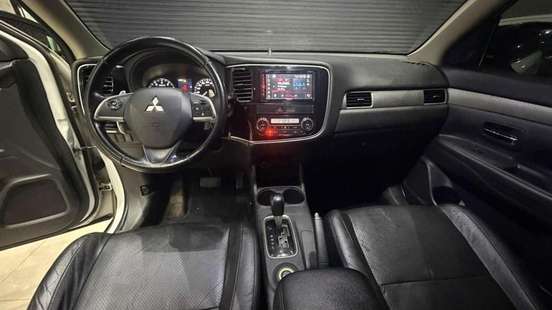 MITSUBISHI-OUTLANDER-2013