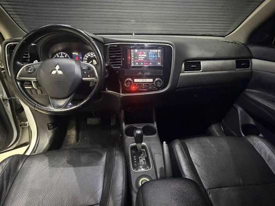 MITSUBISHI-OUTLANDER-3.0 GT 4X4 V6 24V GASOLINA 4P AUTOMÁTICO MITSUBISHI-OUTLANDER-2013