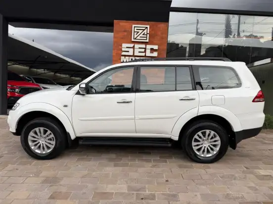 MITSUBISHI-PAJERO DAKAR-3.5 HPE 7 LUGARES 4X4 V6 24V FLEX 4P AUTOMÁTICO MITSUBISHI-PAJERO DAKAR-2015