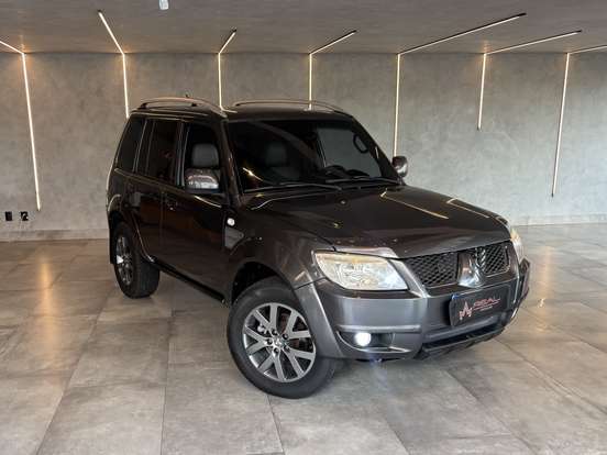 MITSUBISHI-PAJERO TR4-2.0 4X2 16V 140CV FLEX 4P AUTOMÁTICO MITSUBISHI-PAJERO TR4-2013