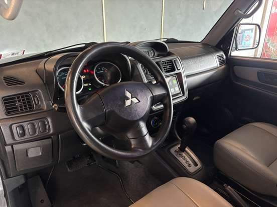 MITSUBISHI-PAJERO TR4-2013