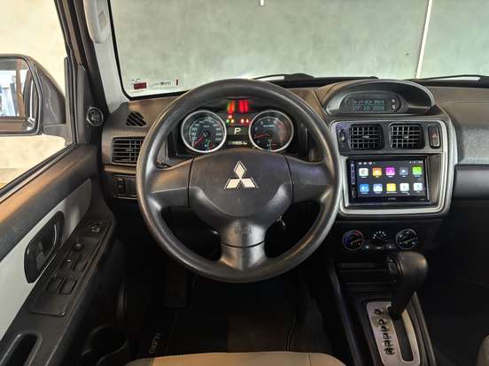 MITSUBISHI-PAJERO TR4-2.0 4X2 16V 140CV FLEX 4P AUTOMÁTICO MITSUBISHI-PAJERO TR4-2013