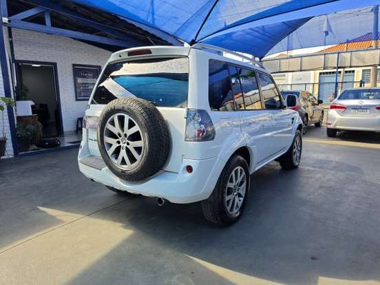 MITSUBISHI-PAJERO TR4-2.0 4X4 16V 140CV FLEX 4P AUTOMÁTICO MITSUBISHI-PAJERO TR4-2013