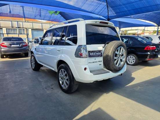 MITSUBISHI-PAJERO TR4-2.0 4X4 16V 140CV FLEX 4P AUTOMÁTICO MITSUBISHI-PAJERO TR4-2013