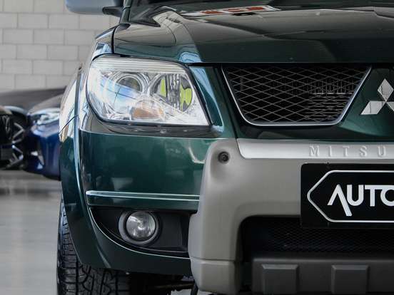 MITSUBISHI-PAJERO TR4-2.0 4X4 16V 140CV FLEX 4P AUTOMÁTICO MITSUBISHI-PAJERO TR4-2014