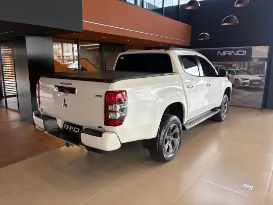 MITSUBISHI-TRITON-2025