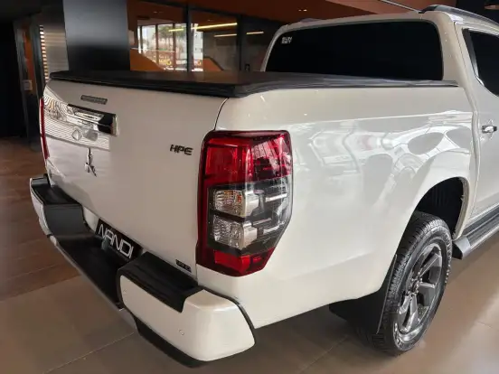 MITSUBISHI-TRITON-2025